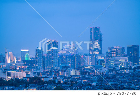日本の横浜都市景観 横浜みなとみらいのビル群や住宅街などを望む 日本の横浜都市景観 横浜みなとみらいのビル群や住宅街などを望む 78077730
