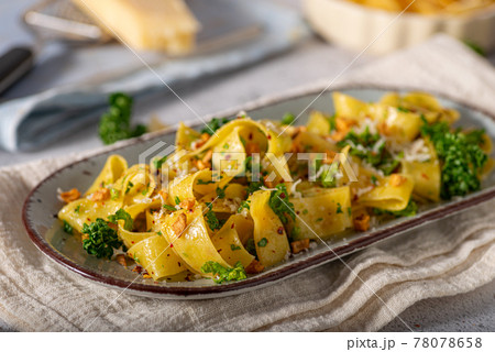 Garlic pasta with chilli flakes Garlic pasta with chilli flakes 78078658