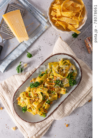 Garlic pasta with chilli flakes 78078661