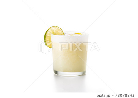 Pisco sour cocktail 78078843