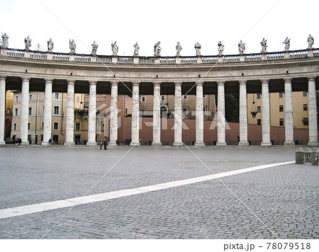 バチカン市国・サンピエトロ広場の柱 78079518