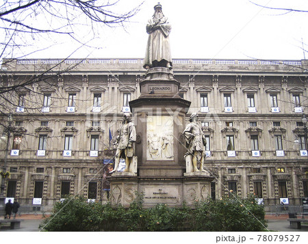 スカラ座前のレオナルド・ダヴィンチ像 78079527