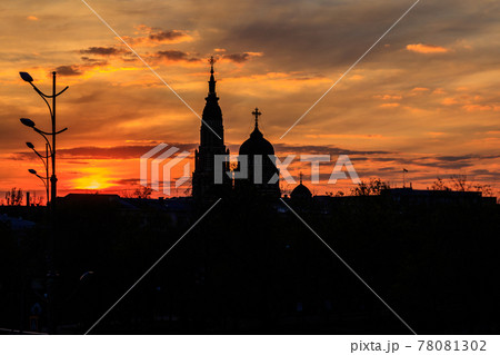 View of Annunciation cathedral at sunset in Kharkov, Ukraine 78081302