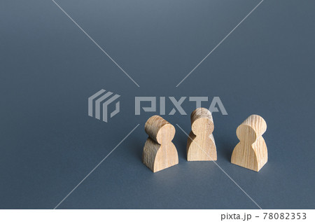 Three human figurines. Communication and discussion. Friendly relations. A meeting. Assistance, cooperation and collaboration. 78082353
