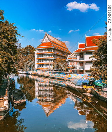 Around the khlong near Wat Paknam Bhasicharoen, a temple, pagoda and Buddha statue in Bangkok 78084186