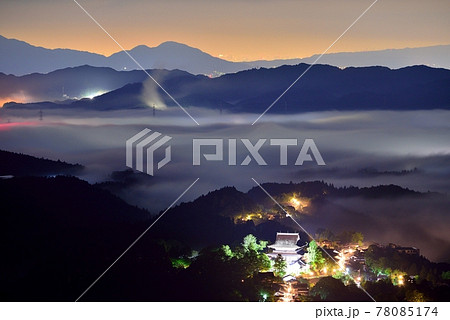 吉野山の雲海 78085174
