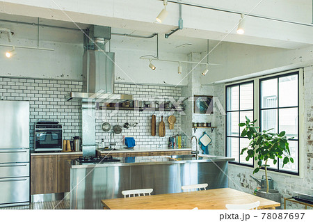 おしゃれなリノベーションキッチン 78087697