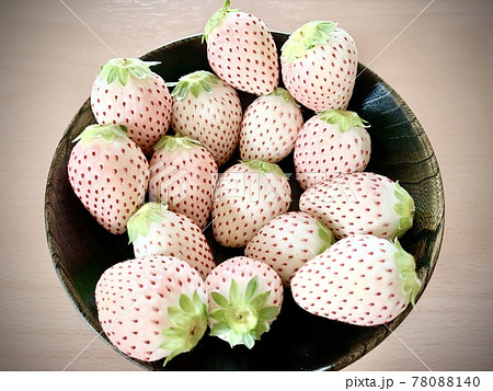 写真素材：白いちご 78088140