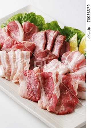 牛肉と豚肉の焼肉盛り合わせ 牛肉と豚肉の焼肉盛り合わせ 78088370