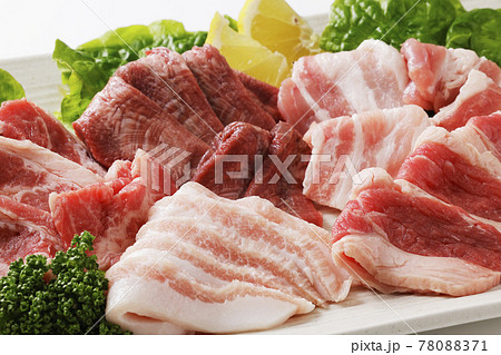 牛肉と豚肉の焼肉盛り合わせ 牛肉と豚肉の焼肉盛り合わせ 78088371