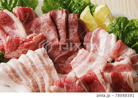 牛肉と豚肉の焼肉盛り合わせ 78088381