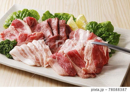 牛肉と豚肉の焼肉盛り合わせ 牛肉と豚肉の焼肉盛り合わせ 78088387