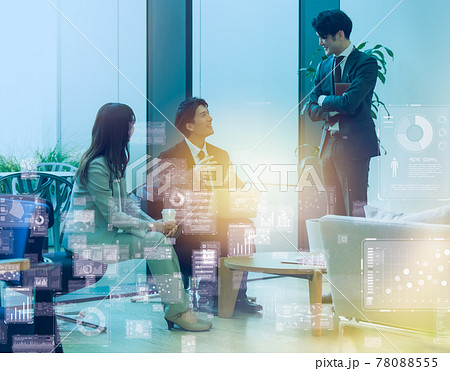 スーツスタイルのビジネスパーソン 78088555