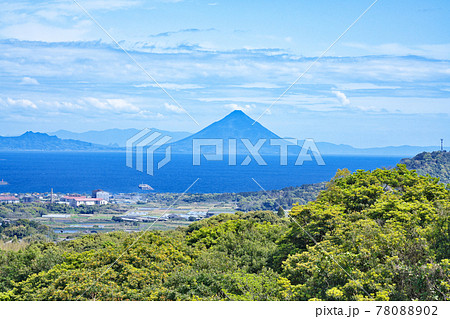 【耳取峠展望所より開聞岳】 鹿児島県南さつま市坊津町坊 78088902