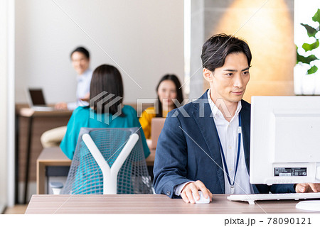 オフィスのエンジニア オフィスのエンジニア 78090121