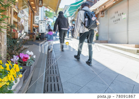 【江の島　江の島弁財天仲見世通り商店街】 78091867