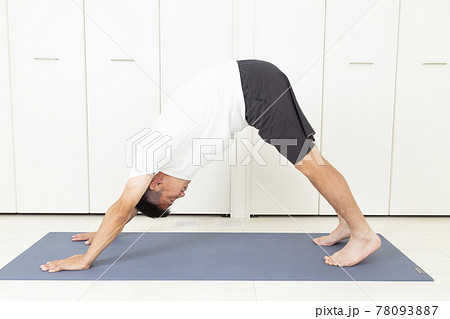 ストレッチをする男性 ストレッチをする男性 78093887