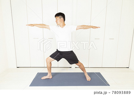 ストレッチをする男性 ストレッチをする男性 78093889