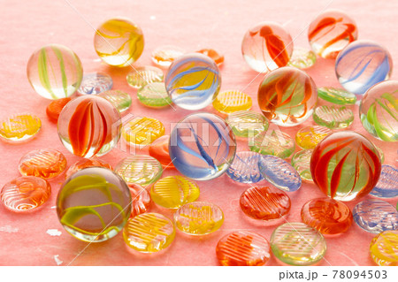 ビー玉とおはじき 78094503