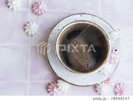 Cup with coffee and small meringues 78099247