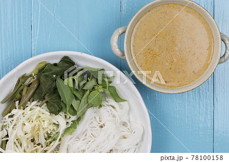 Kanom jeen nam ya : Rice noodles in fish curry sauce(Traditional Thai cuisine). 78100158