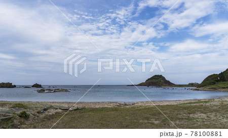 爪木崎の砂浜から見る爪木島と海/伊豆(静岡県下田市) 爪木崎の砂浜から見る爪木島と海/伊豆(静岡県下田市) 78100881