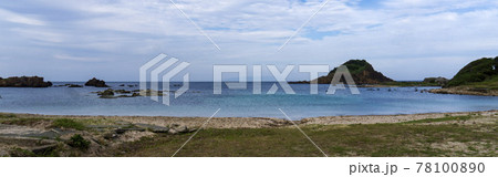 爪木崎の砂浜から見る爪木島と海/伊豆(静岡県下田市) 爪木崎の砂浜から見る爪木島と海/伊豆(静岡県下田市) 78100890