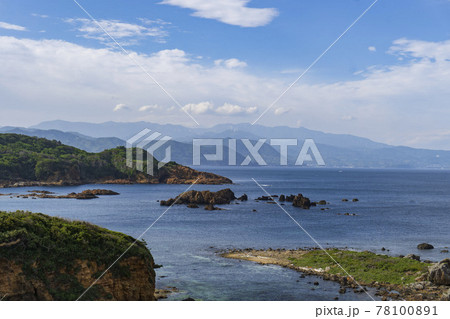爪木崎から見るタカンバ海岸と東伊豆の山/伊豆(静岡県下田市) 爪木崎から見るタカンバ海岸と東伊豆の山/伊豆(静岡県下田市) 78100891