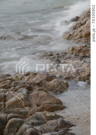 stones by the sea. waves of the sea from long exposure. 78100902