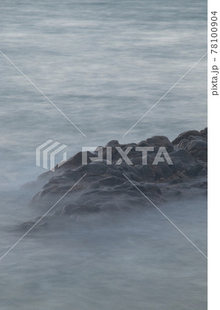 stones by the sea. waves of the sea from long exposure. 78100904
