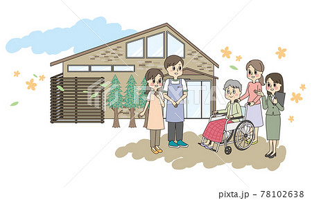 シニア女性の車椅子を支える家族とケアマネージャーとスタッフのヘルパー シニア女性の車椅子を支える家族とケアマネージャーとスタッフのヘルパー 78102638