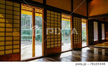 都筑民家園、古民家の窓開け（大塚・歳勝土遺跡公園） 78105446