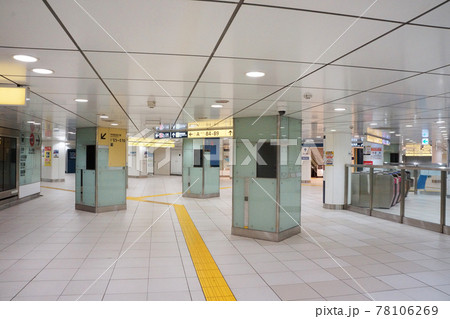 地下鉄新宿三丁目駅改札口 78106269