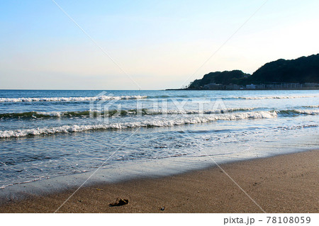 【神奈川】初夏の鎌倉 夕暮れ迫る由比ヶ浜 【神奈川】初夏の鎌倉 夕暮れ迫る由比ヶ浜 78108059