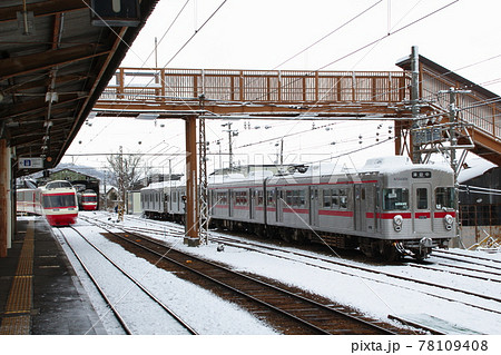 冬の長野電鉄長野線1000系（特急ゆげむり／須坂駅） 78109408