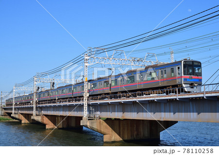 京成本線中川橋梁を渡る3700形電車 78110258