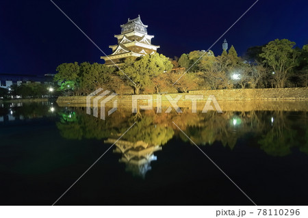 【広島県】ライトアップされた広島城の夜景 【広島県】ライトアップされた広島城の夜景 78110296