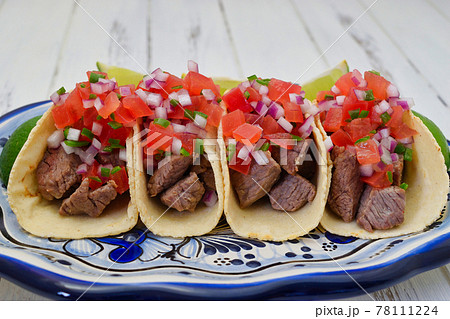 メキシコ料理のタコス Mexican tacos メキシコ料理のタコス Mexican tacos 78111224