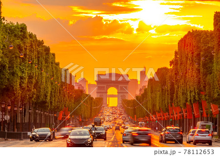Golden Summer Sunset on the Champs Elysees in Paris Golden Summer Sunset on the Champs Elysees in Paris 78112653