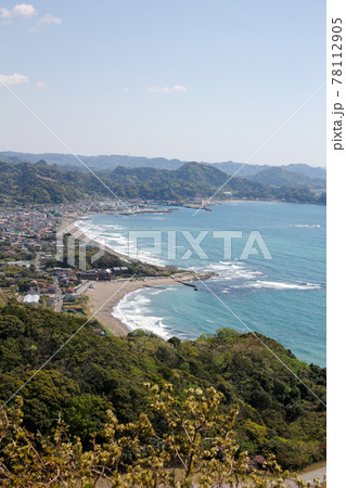 千葉県安房郡鋸南町　4月　鋸山　日本寺　山頂駅展望台から館山方面 78112905