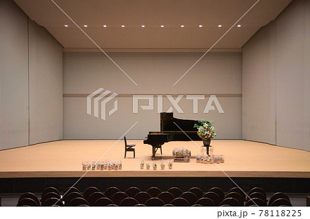 ピアノ演奏会場 78118225
