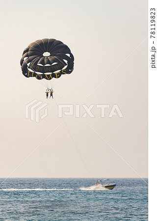 Pathos. Cyprus. The November 2019. Boat towing a parachute. People have fun on vacation. Pathos. Cyprus. The November 2019. Boat towing a parachute. People have fun on vacation. 78119823