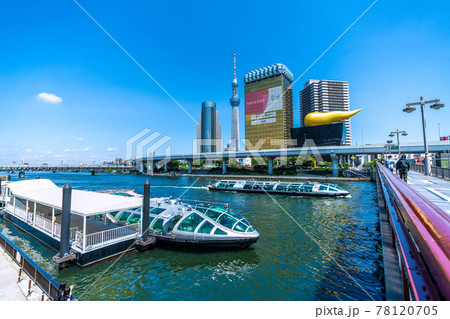 日本の東京都市景観　隅田川と水上バス「エメラルダス」、「ホタルナ」（画面奥） 78120705