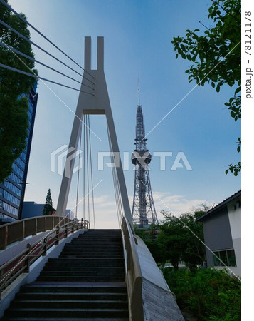 テレビ塔と歩道橋 テレビ塔と歩道橋 78121178
