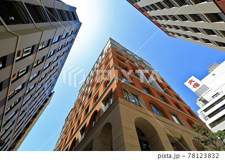 東京　東新橋の都市風景　イタリア街 78123832