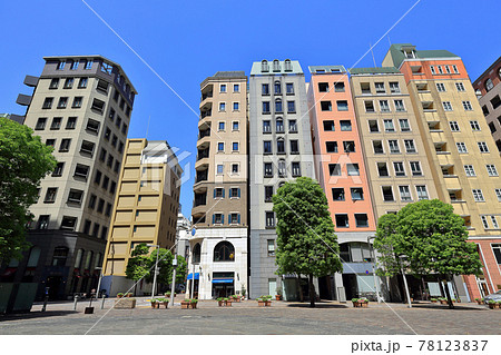 東京　東新橋の都市風景　イタリア街 78123837