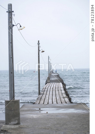 千葉県の観光名所 雨の日の原岡桟橋の写真素材