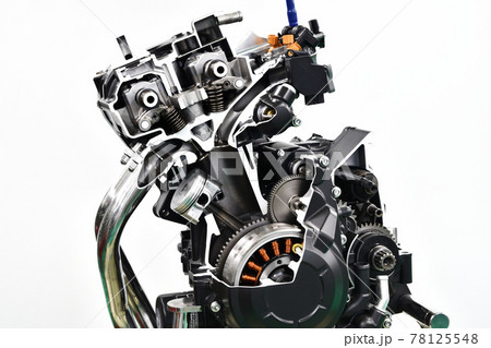 バイクエンジンのカットモデル 78125548