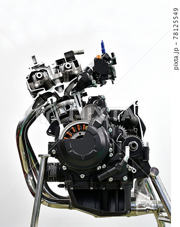 バイクエンジンのカットモデル 78125549