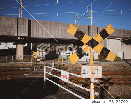 小さな踏切　岳南電車 78125790